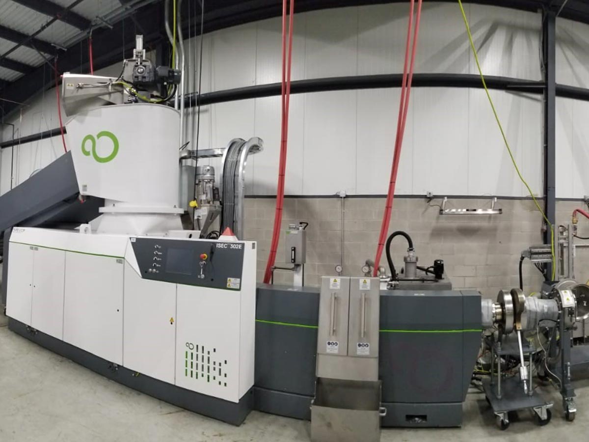 Picture of the plastic recycling machine ISEC evo. 
