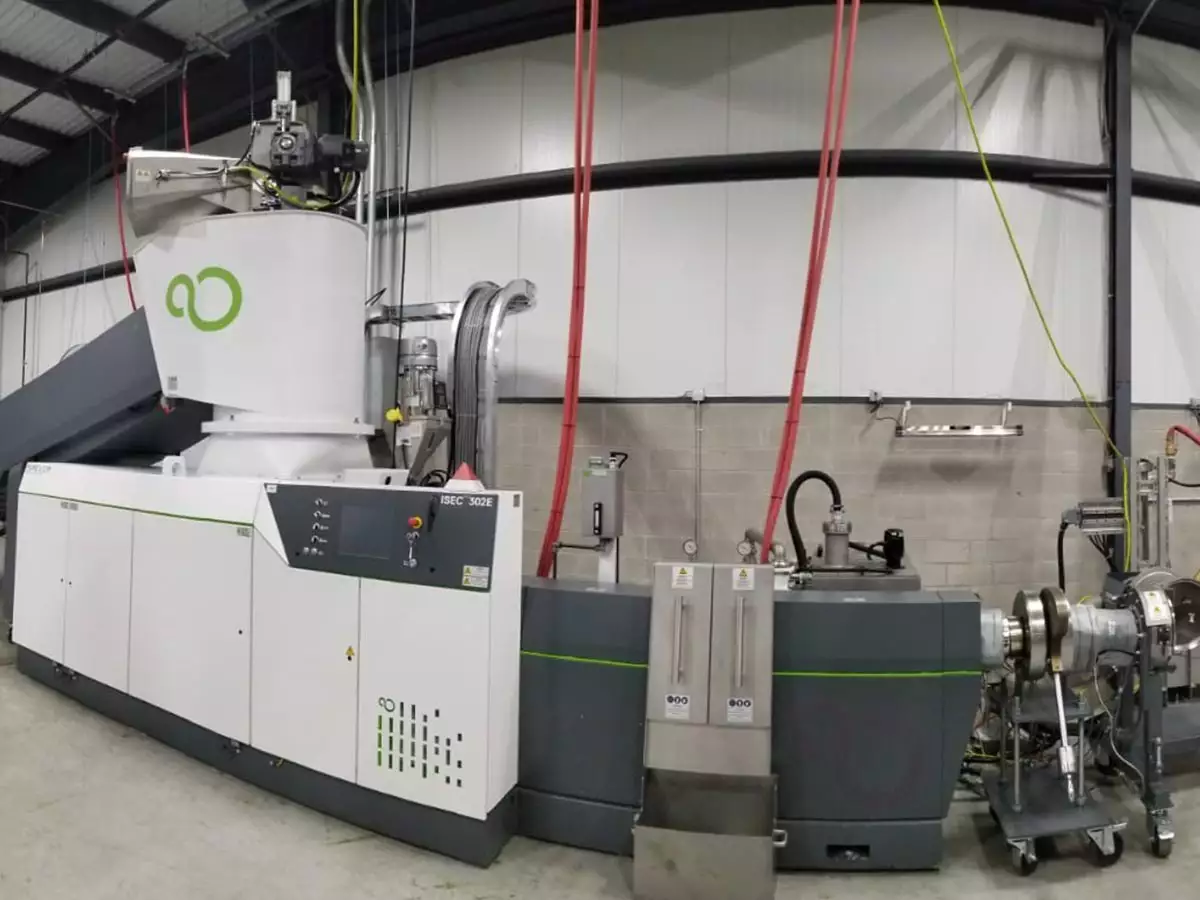 Bild der Kunststoff Recycling Maschine ISEC evo. 