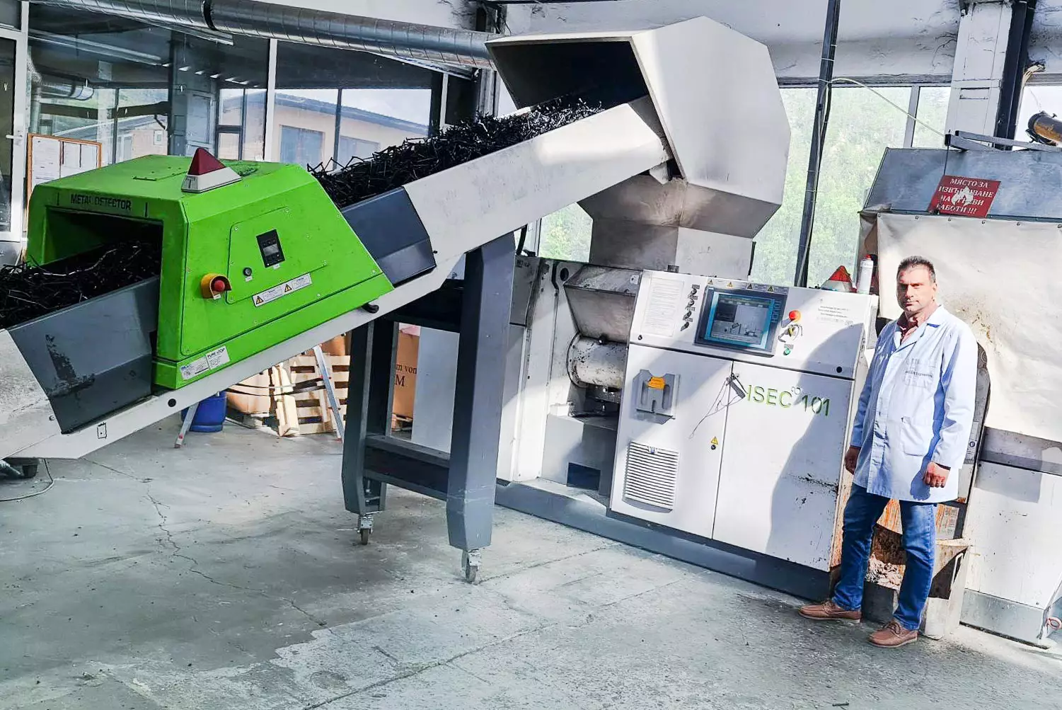 Efficient recycling of injection mouldings
